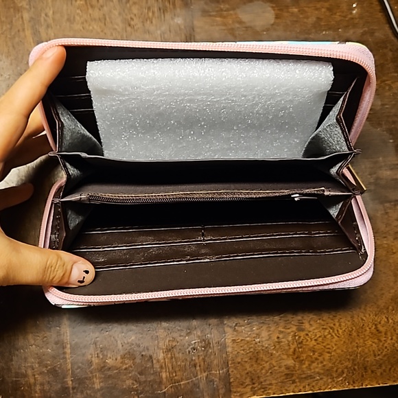 Hello Kitty Wallet - Picture 3 of 3